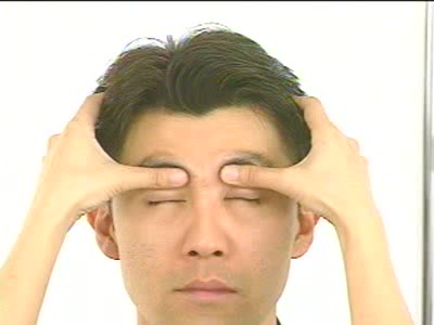 副鼻腔炎の評価：</br>顔面の触診